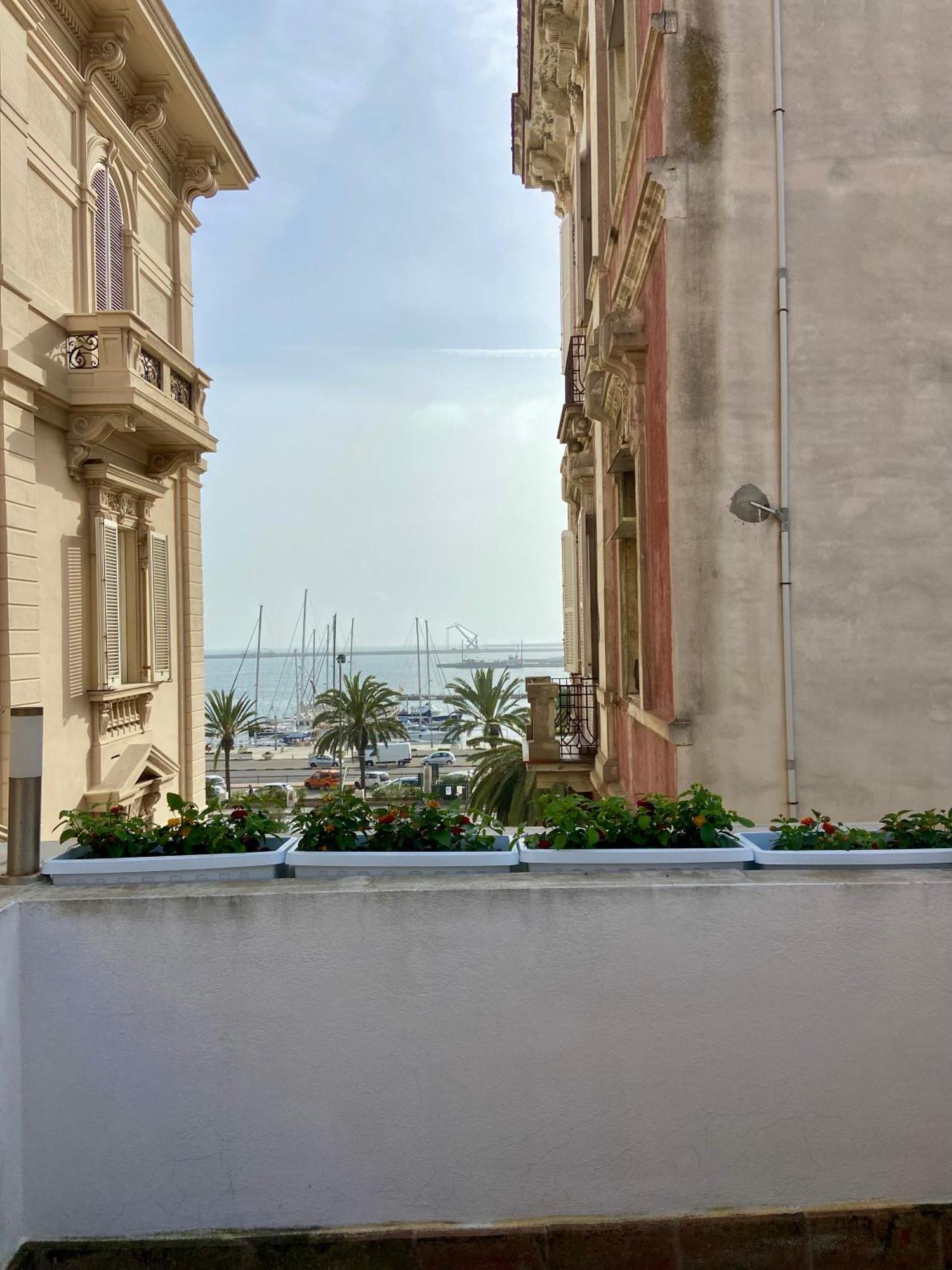 Vicomillesuites カリアリ エクステリア 写真